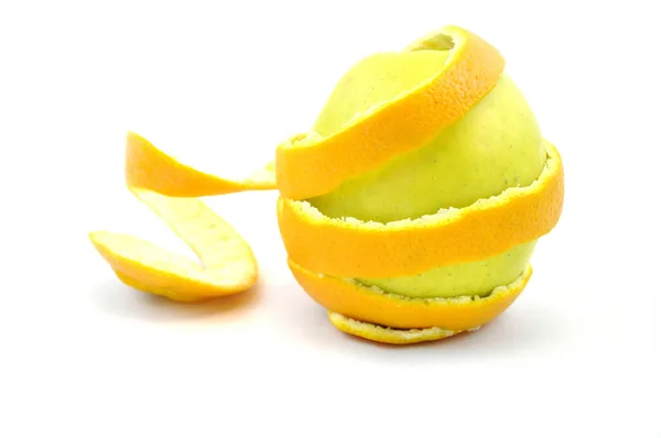 Reife Orangen und Äpfel — Stockfoto