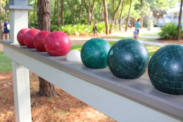 Bocce top raf üzerinde