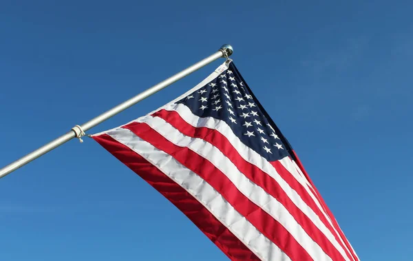 Bandera Americana Cielo Azul Profundo — Foto de Stock