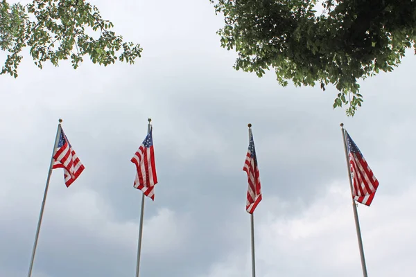 Cuatro Banderas Americanas Asta Bandera Fila — Foto de Stock