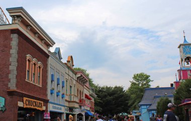 Küçük Bir Kasabada Renkli Binalar