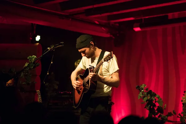 Novo Amor prestaties aan Doug Fir Portland Oregon — Stockfoto