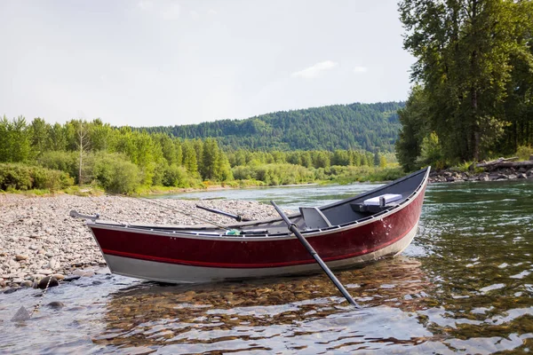 Mckenzie river oregon fly fishing trip im mai — Stockfoto