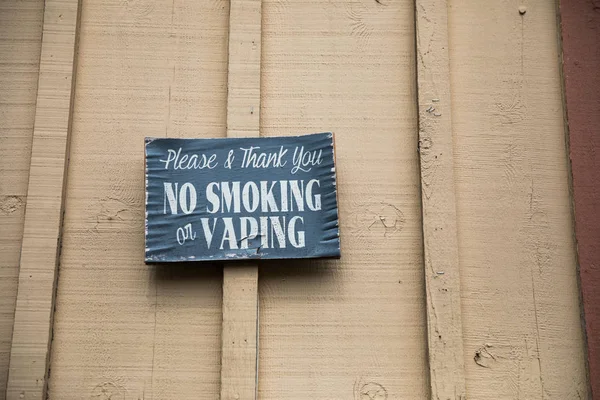 No fumar o Vaping signo en la bodega —  Fotos de Stock
