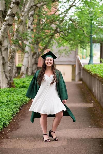 University of Oregon Graduate on Campus in Eugene — Stock Photo, Image