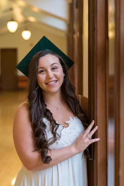 University of Oregon Graduate on Campus in Eugene — Stock Photo, Image