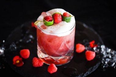 lezzetli ahududu ve limon kokteyli