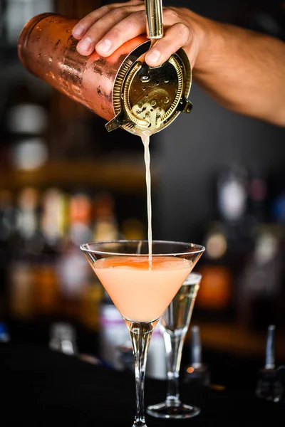 Smakelijke Prosseco Passievrucht Cocktail Met Vers Fruit — Stockfoto