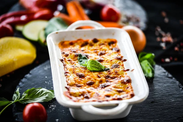 Zelfgemaakte Italiaanse Lasagne Met Verse Heerlijke Ingrediënten — Stockfoto