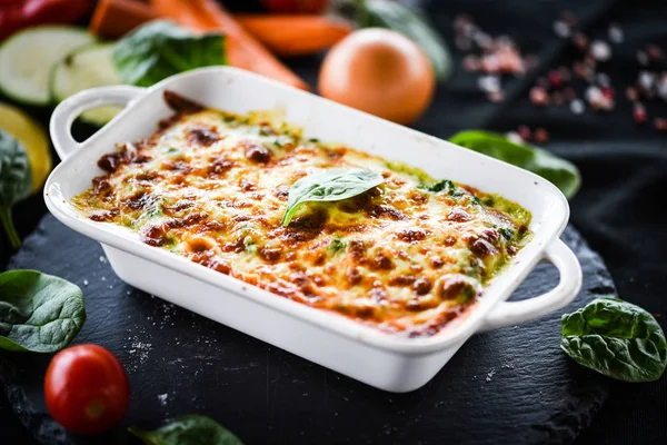 Zelfgemaakte Italiaanse Lasagne Met Verse Heerlijke Ingrediënten — Stockfoto