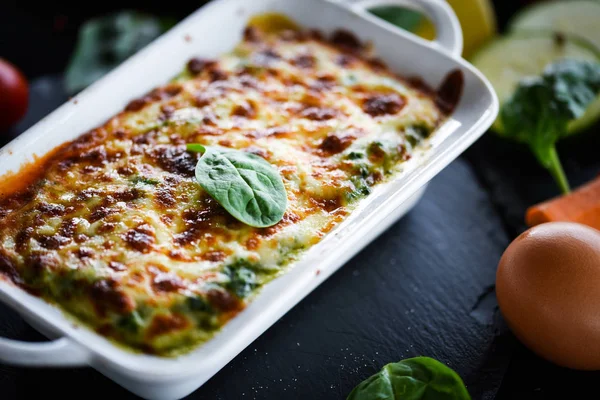 Zelfgemaakte Italiaanse Lasagne Met Verse Heerlijke Ingrediënten — Stockfoto