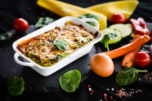 Zelfgemaakte Italiaanse Lasagne Met Verse Heerlijke Ingrediënten — Stockfoto