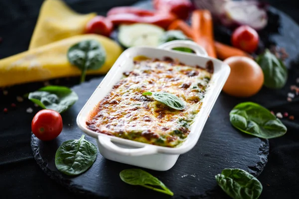 Zelfgemaakte Italiaanse Lasagne Met Verse Heerlijke Ingrediënten — Stockfoto