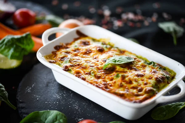 Zelfgemaakte Italiaanse Lasagne Met Verse Heerlijke Ingrediënten — Stockfoto