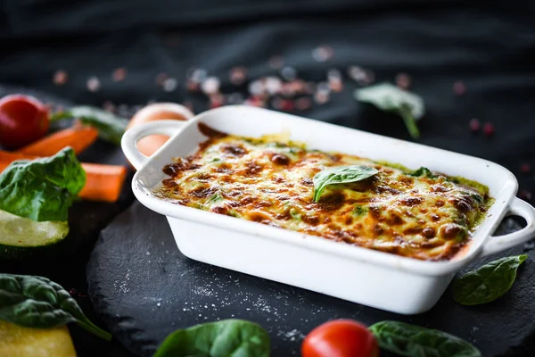 Hjemmelagd Italiensk Lasagne Med Ferske Nydelige Ingredienser – stockfoto