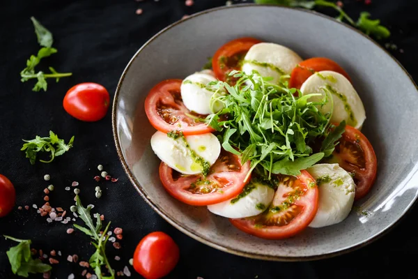 Dliciouse Ιταλικό Πιάτο Νόστιμη Σαλάτα Caprese Φρέσκα Υλικά — Φωτογραφία Αρχείου