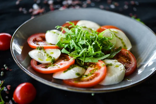 Dliciouse Ιταλικό Πιάτο Νόστιμη Σαλάτα Caprese Φρέσκα Υλικά — Φωτογραφία Αρχείου