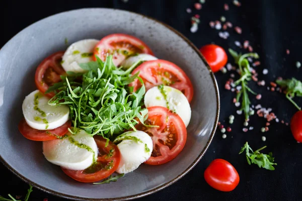 Dliciouse Ιταλικό Πιάτο Νόστιμη Σαλάτα Caprese Φρέσκα Υλικά — Φωτογραφία Αρχείου