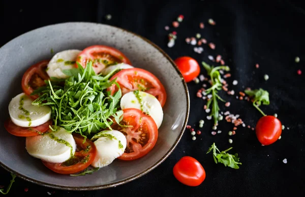 Dliciouse Ιταλικό Πιάτο Νόστιμη Σαλάτα Caprese Φρέσκα Υλικά — Φωτογραφία Αρχείου