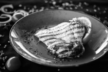 Kızarmış sebzeli tavuk göğsü.