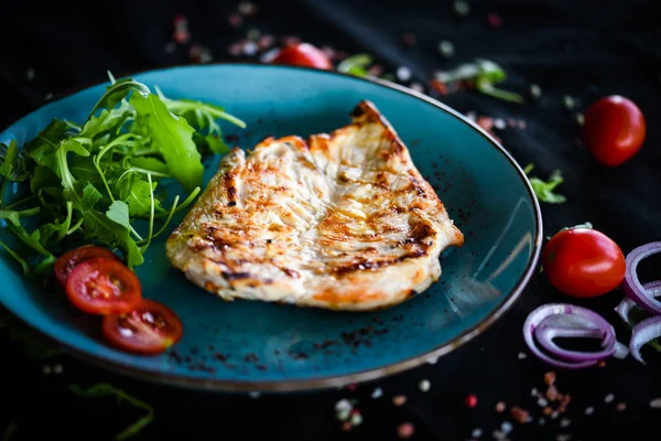 Pechuga Pollo Parrilla Con Verduras Asadas — Foto de Stock