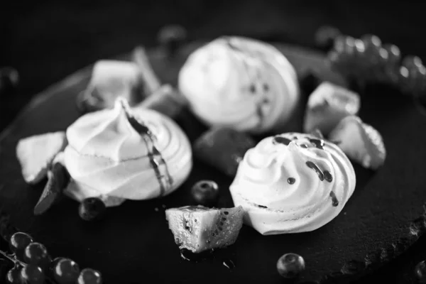 Leckeres Pavlova Süßes Gericht Mit Frischem Obst Zuckersirup — Stockfoto