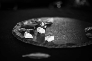 Taze malzeme, meyve, bal ve buzlu ev yapımı lezzetli limonata.