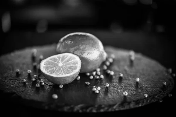 Тоник Джин Напиток Свежими Фруктами Лимонами Анисом Черникой Красной Ягодой — стоковое фото