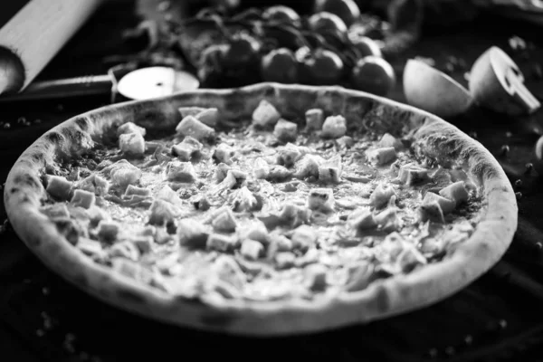 Läcker Italiensk Pizza Med Färska Ingredienser Diavola Capriciosa Margarita Prosciutto — Stockfoto