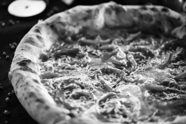 Pyszna Włoska Pizza Świeżymi Składnikami Diavola Capriciosa Margarita Prosciutto Grzyby — Zdjęcie stockowe