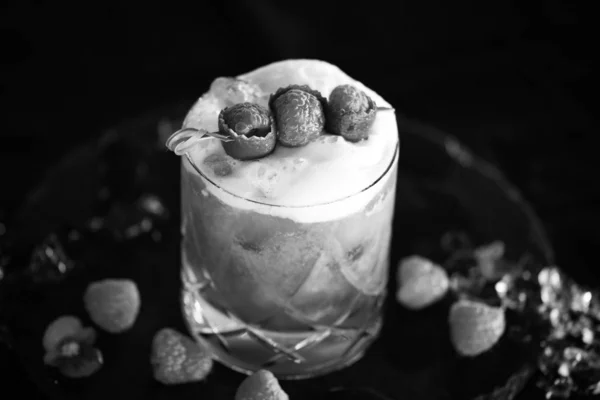 Hallon Lime Cocktail Med Färskt Äggskum — Stockfoto