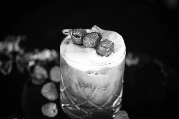 Hallon Lime Cocktail Med Färskt Äggskum — Stockfoto