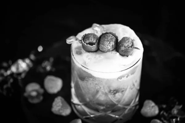Hallon Lime Cocktail Med Färskt Äggskum — Stockfoto