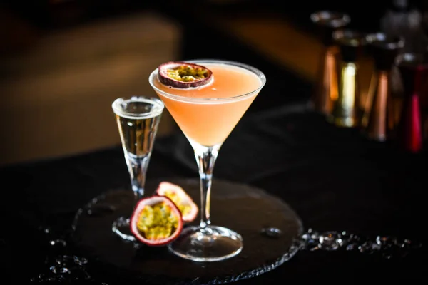 Passion Fruit Prosseco Cocktail — ストック写真