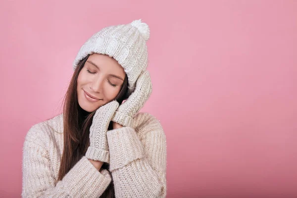 Cute girl sleeping on her hands in mittens — Stock Photo, Image