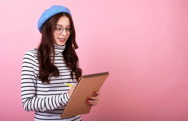 Graciös Dam Vit Skolflicka Fashionabel Blå Basker Hatt Glasögon Med — Stockfoto