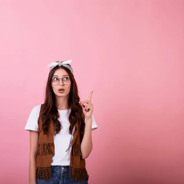 Joven Hermosa Morena Pelo Largo Gringo Hipster Pañuelo Gafas Chaleco — Foto de Stock