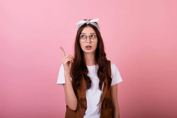 Junge Schöne Langhaarige Brünette Hipster Studentin Mit Kopftuch Brille Weste — Stockfoto