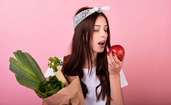 Cute Young Caucasian Girl Vegan Hipster Enjoys Eating Fresh Tasty — Stock Photo, Image