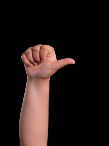 Çocuk eli tamam, aferin. Siyah arkaplanda izole