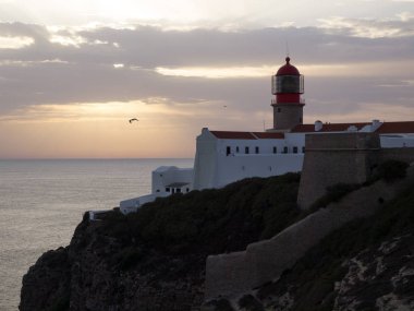 Saint Vincent Burnu 'nun deniz feneri Günbatımı, Sagres, Algarve, Portekiz