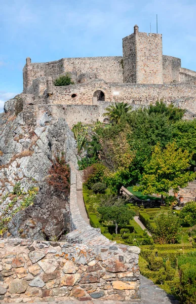 Marvao, Alentejo, Portekiz 'deki yeşil bahçe..