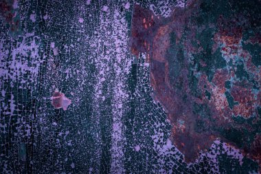 Yüzeyinde aşınma olan paslı demir dokusu.