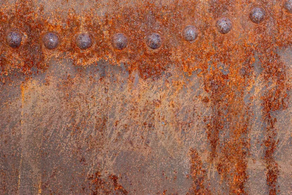 Yüzeyinde aşınma olan paslı demir dokusu.