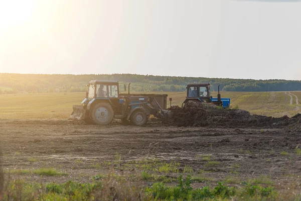 Landbouwmachines Die Het Najaar Het Veld Werken — Stockfoto