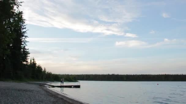 Timelapse Tieners Aan Het Meer Riding Mountain National Park Canada — Stockvideo