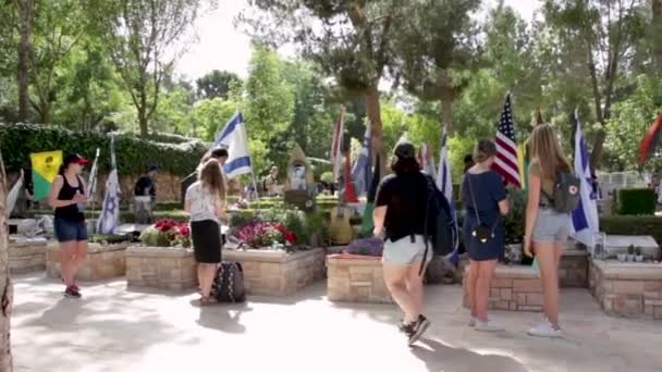 Toeristen Het Kerkhof Berg Herzl Jeruzalem Israël — Stockvideo