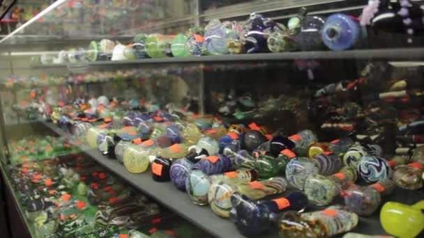案件中的玻璃大麻管 — 图库视频影像