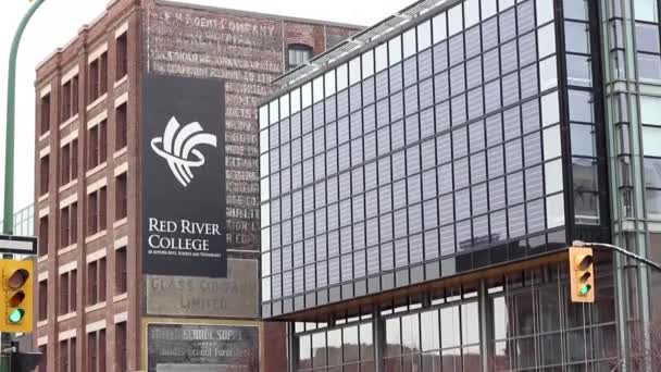 Tilt Red River College Winnipeg Kanada — Stock video