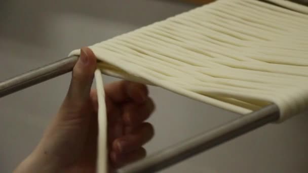 Close Woman Hand Stretches Udon Noodles Akita Japão — Vídeo de Stock